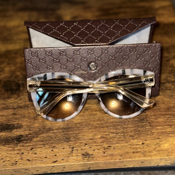 Authentic Gucci Sunglasses with case - Picture 11 of 14